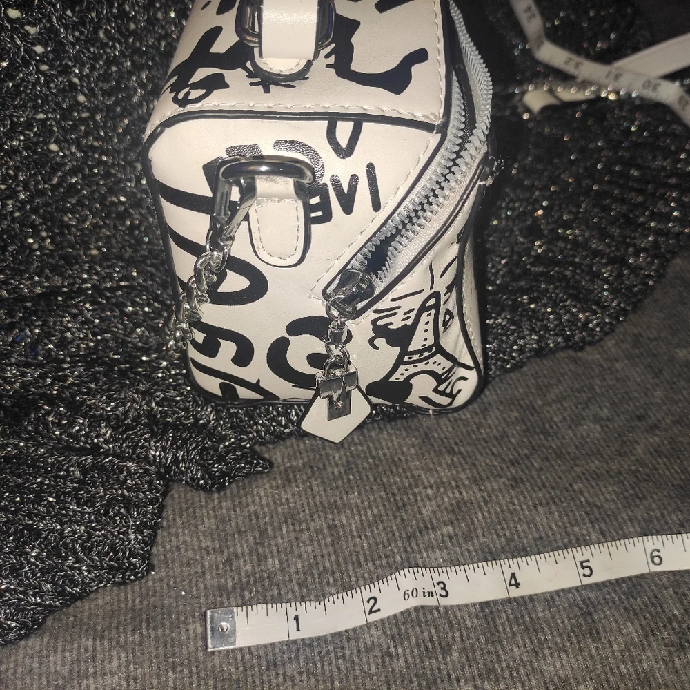 Purses - Picture 4 of 6
